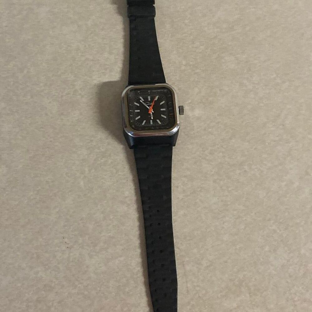 Le-chateau Men's Black Watch